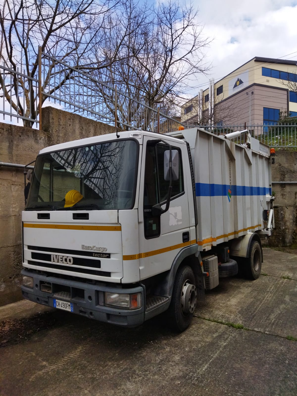 AVVISO D’ASTA PUBBLICA PER L’ALIENAZIONE AUTOCOMPATTATORE DI PROPRIETÀ’ DEL COMUNE DI CERVA (CZ)